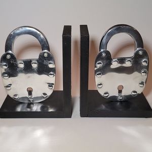 Set of lock bookends